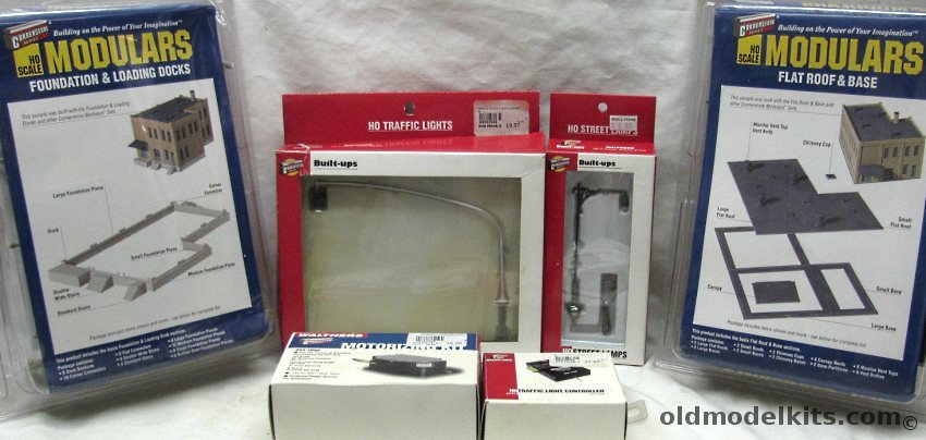 Walthers HO Walthers HO Scale 933-2305 Operating Traffic Light / 933-2306 Traffic Light Controller / 933-1050 Motorizing Kit (Turntables / Bridges / etc) / 933-1081 Operating Street Lamp / 933-3721 Cornerstone Modulars Flat Roof and Bases / Cornerstone 933-3724 Modul plastic model kit